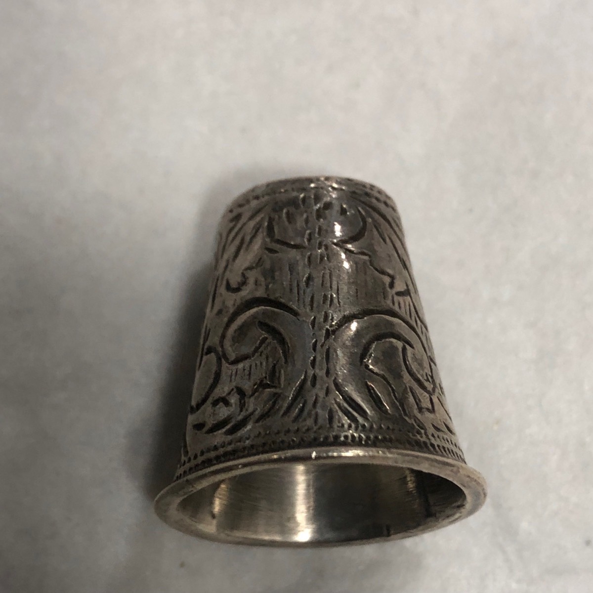 Sterling silver vintage engraved thimble