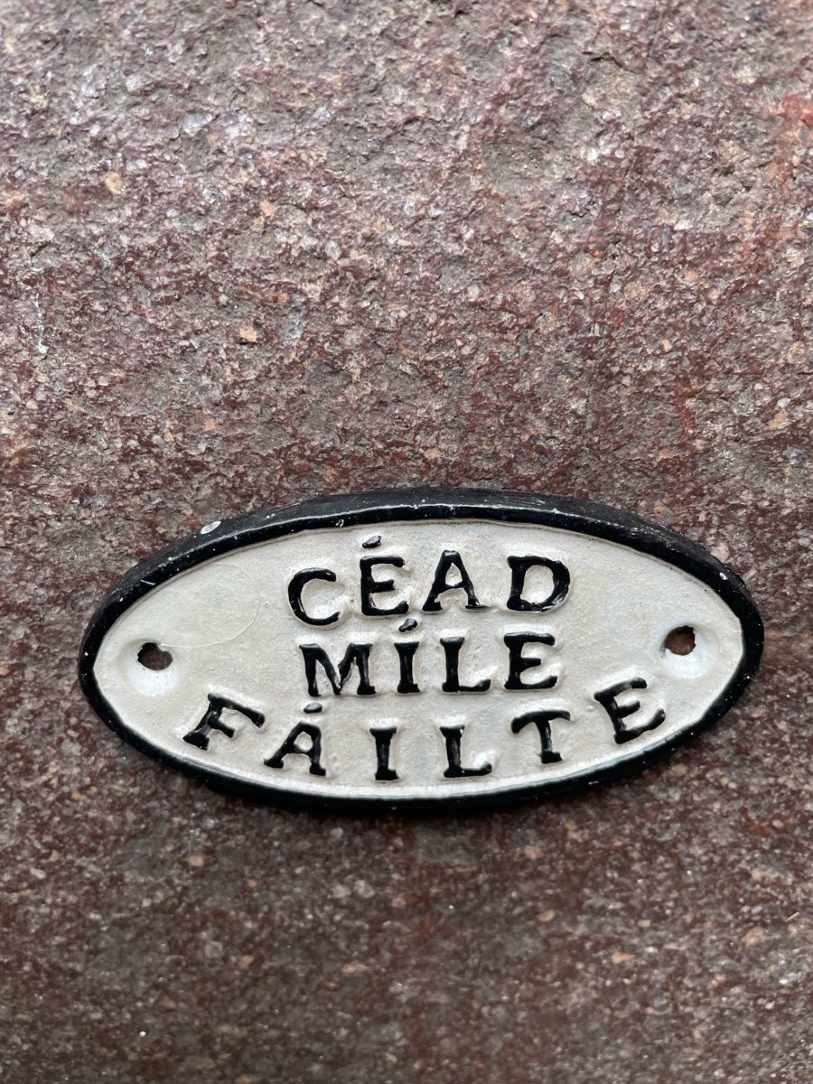 Cead mile failte small cast iron sign