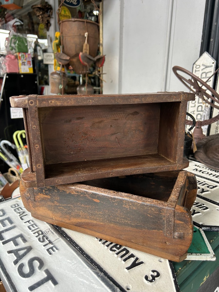 Brick buckets wooden holder