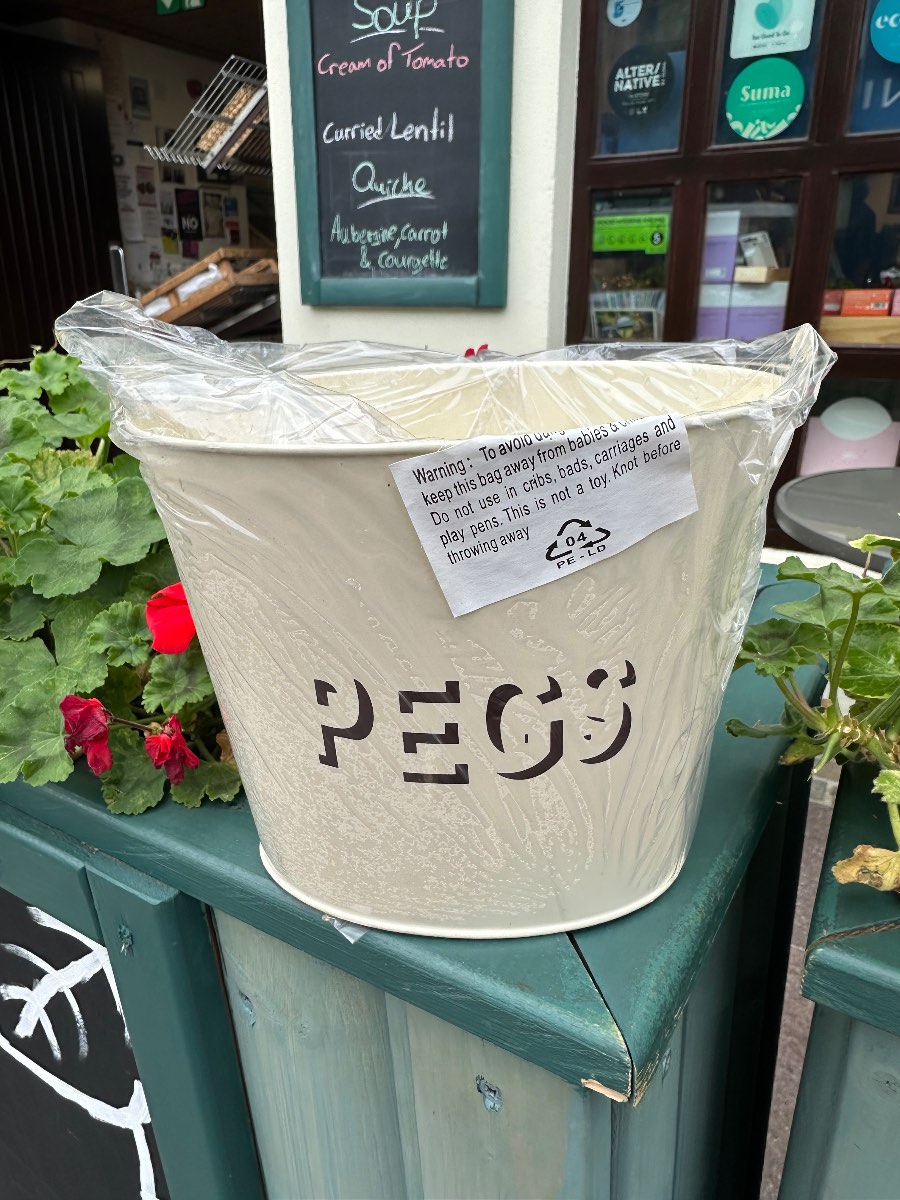 Peg metal bucket