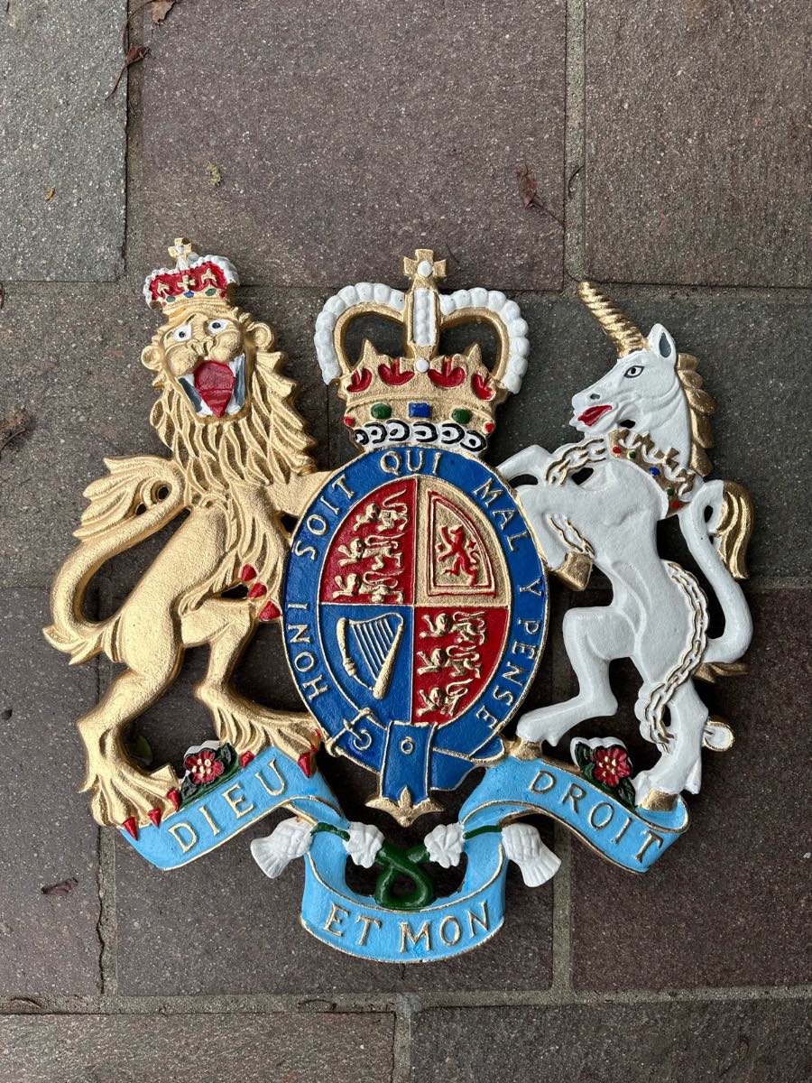 UK Coat Of Arms cast iron wall plaque