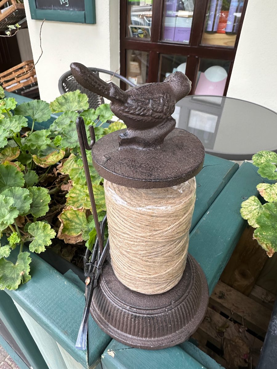 Bird garden twine with scissors cast iron