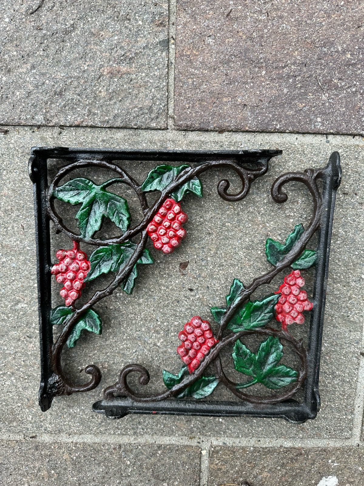 Grapes shelf bracket pair cast iron