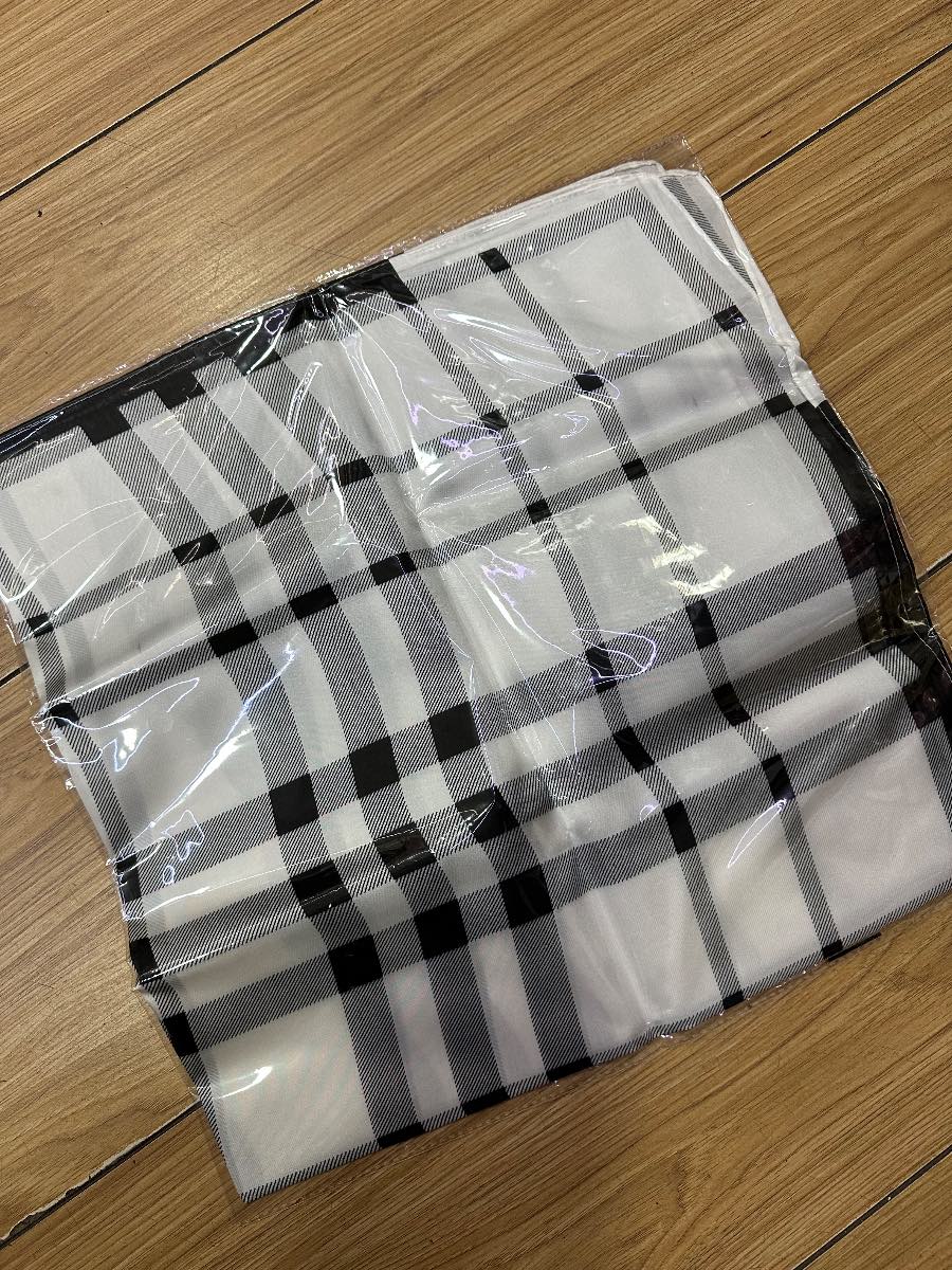 Black and white scarf
