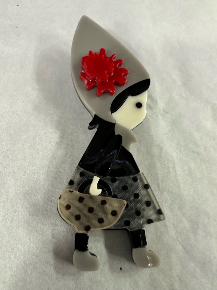 Little shopper acrylic brooch