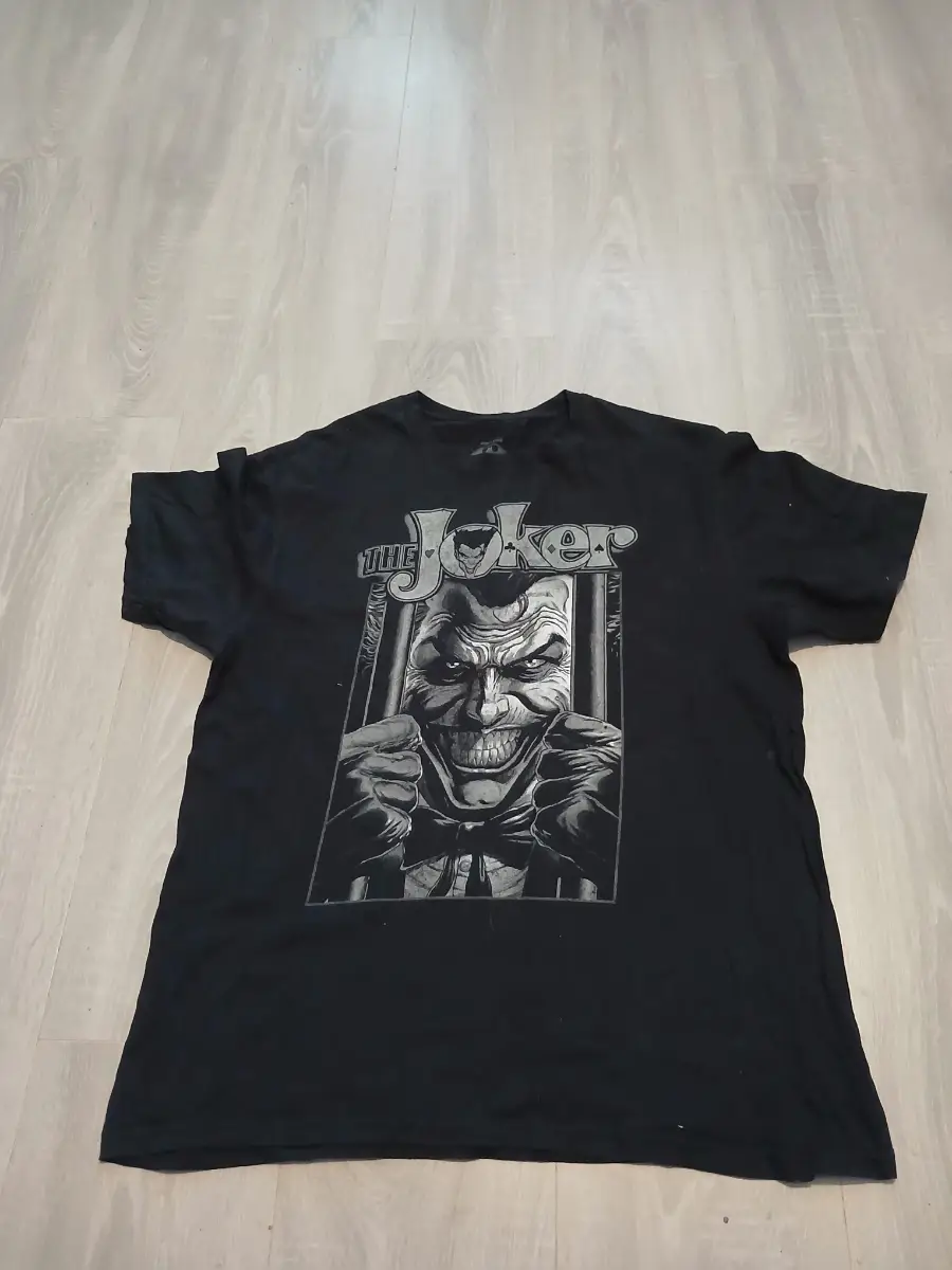 Men's joker t shirt size large