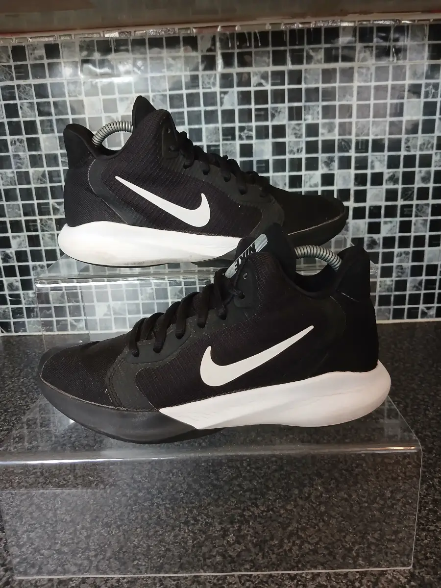 Nike trainers size 6