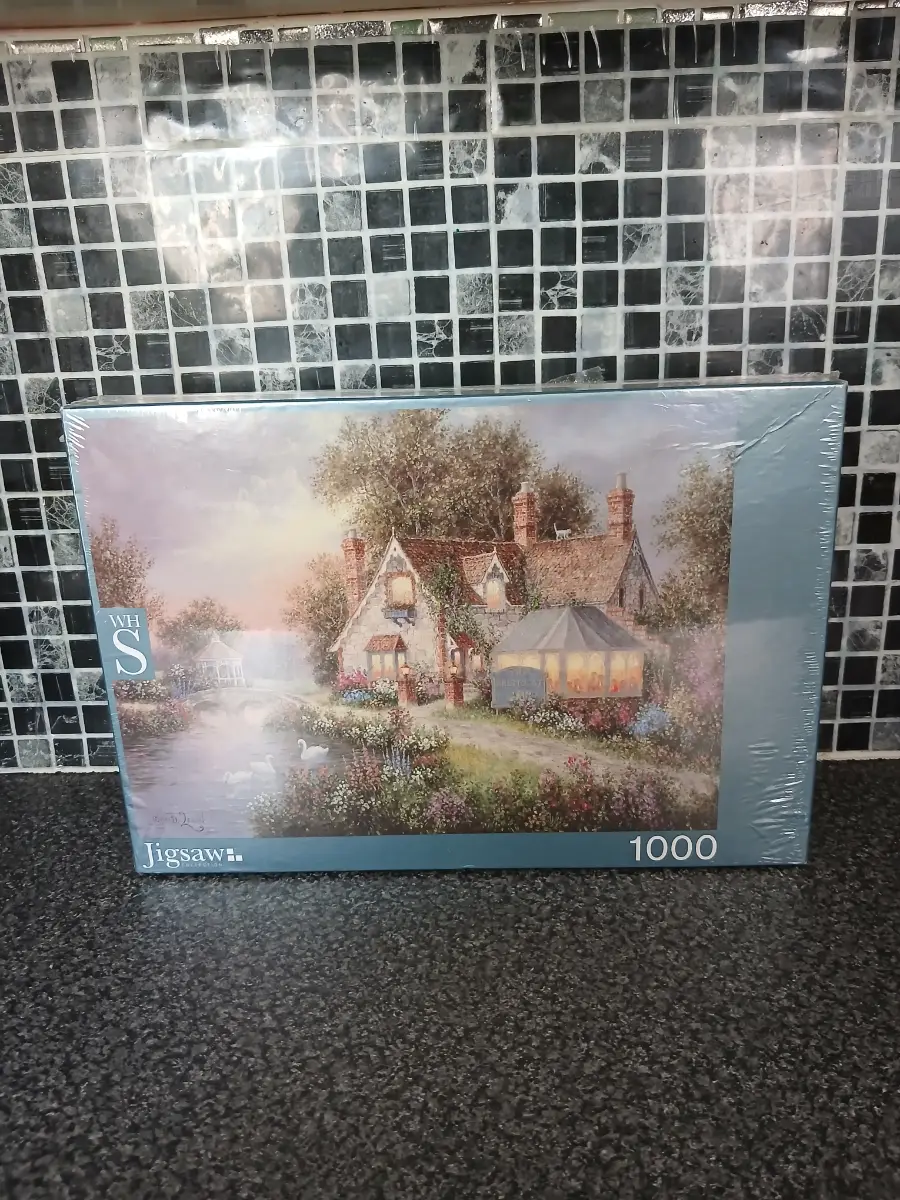 WHsmith 1000 piece jigsaw puzzle new sealed