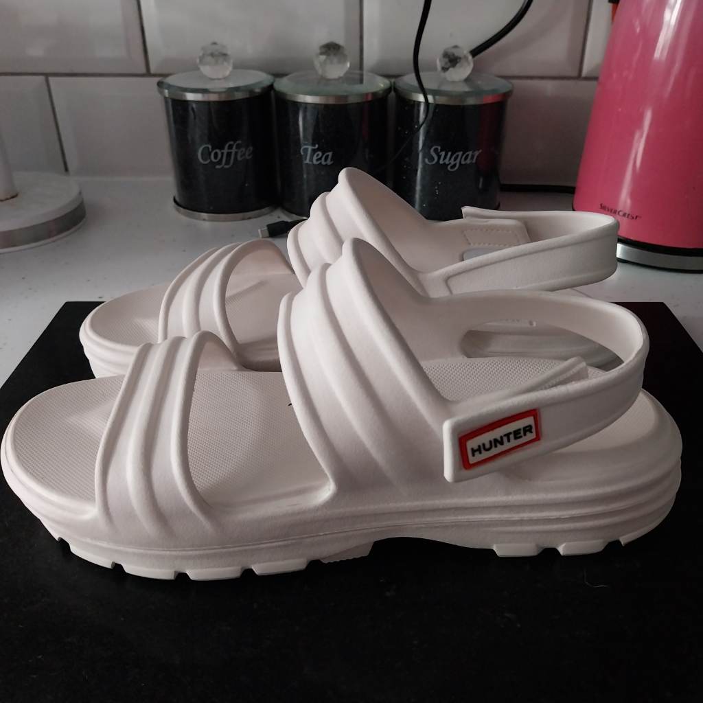 white chunky hunter sandals sz8