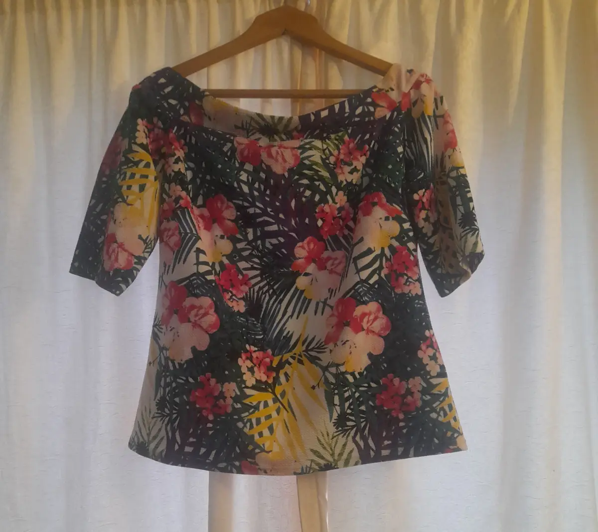 Anthology Bright Floral Boat Neckline Top Size 18