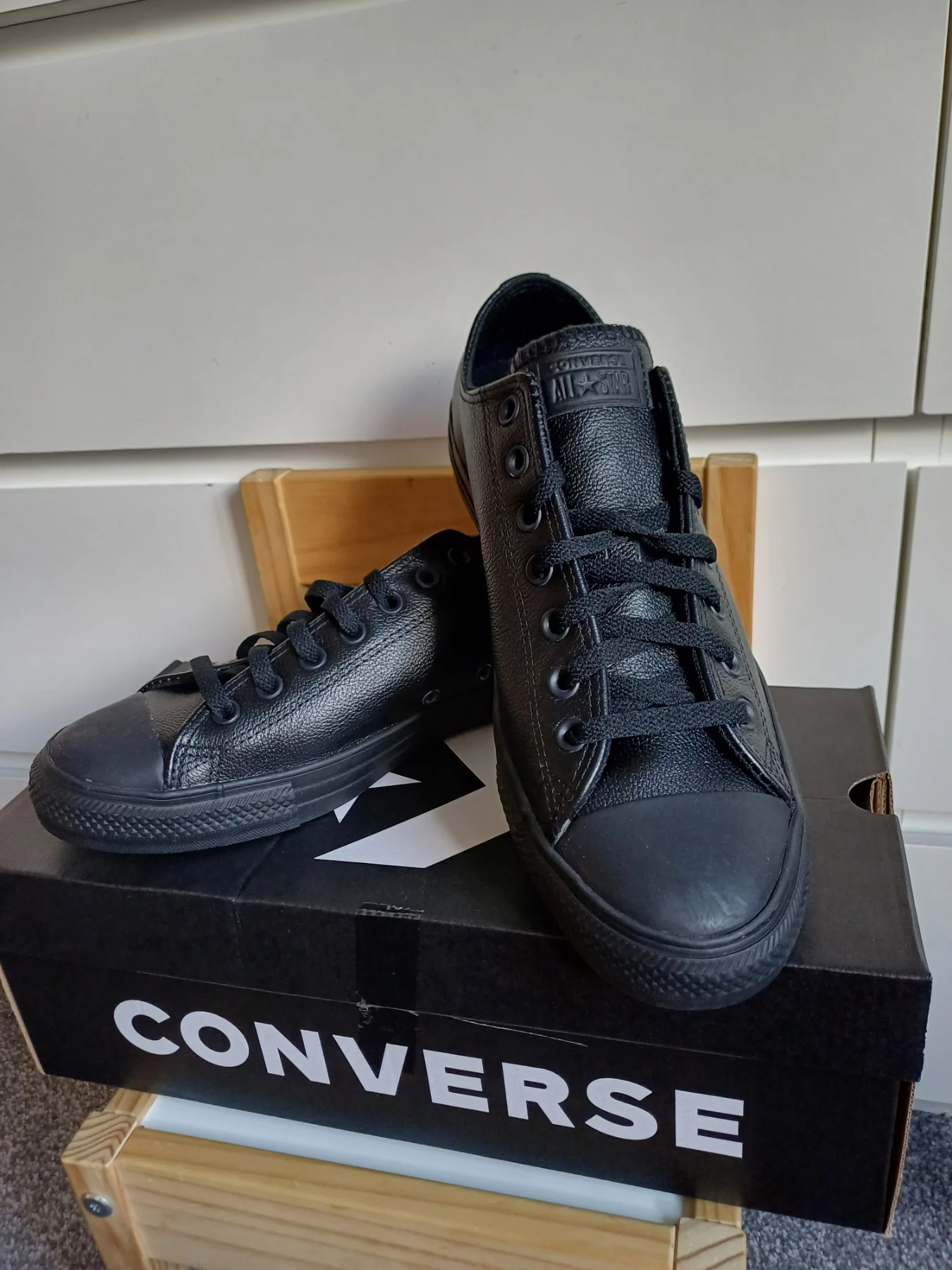 Converse Chuck Taylor All Star OX – Black Leather – UK 10 / EU 44
