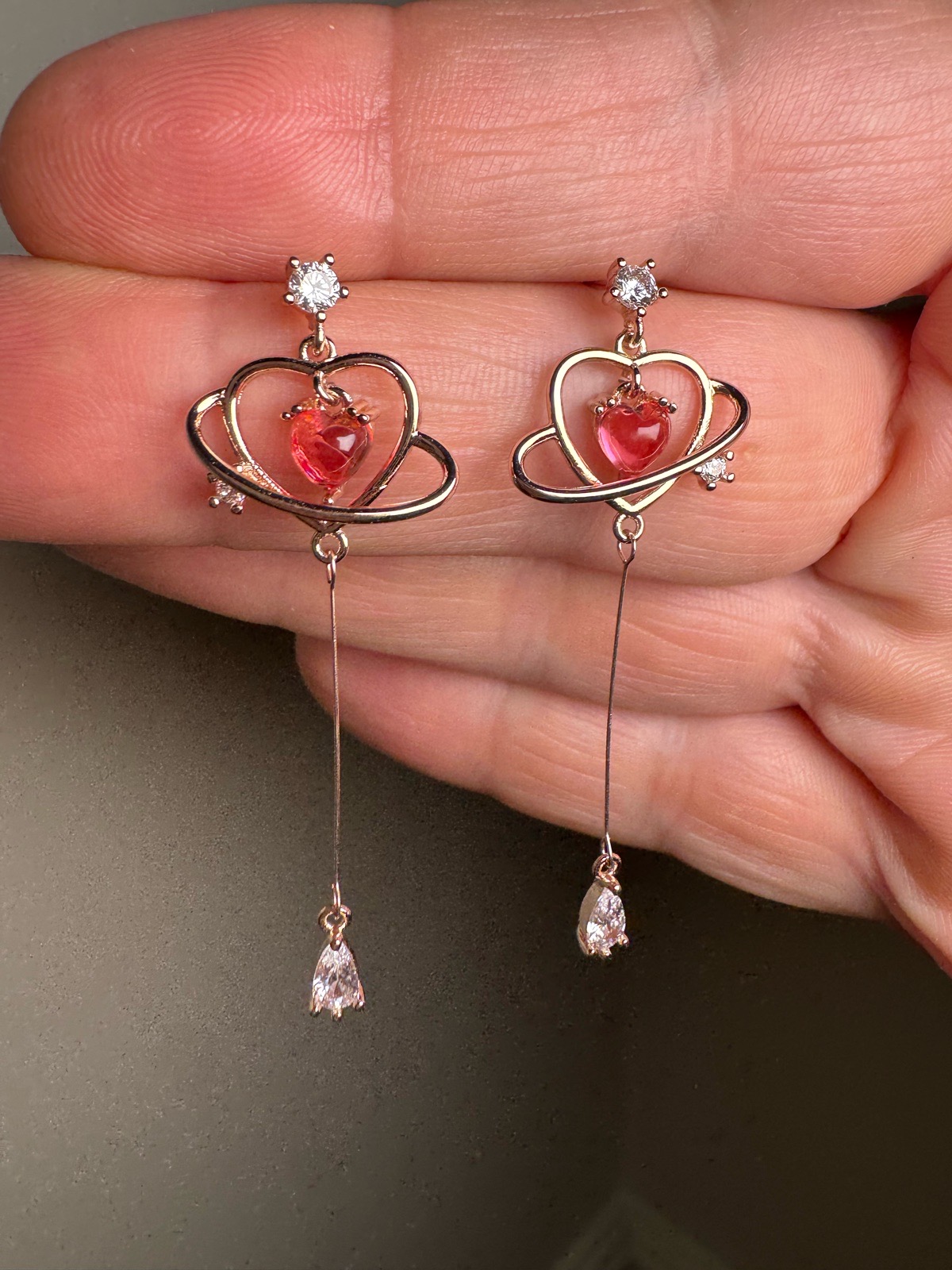 Beautiful pair of earrings with pendant and heart stone