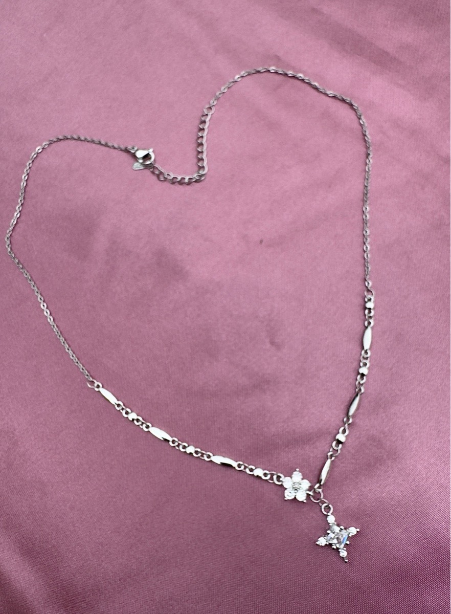 Beautiful platinum plated necklace with snowflake pendant