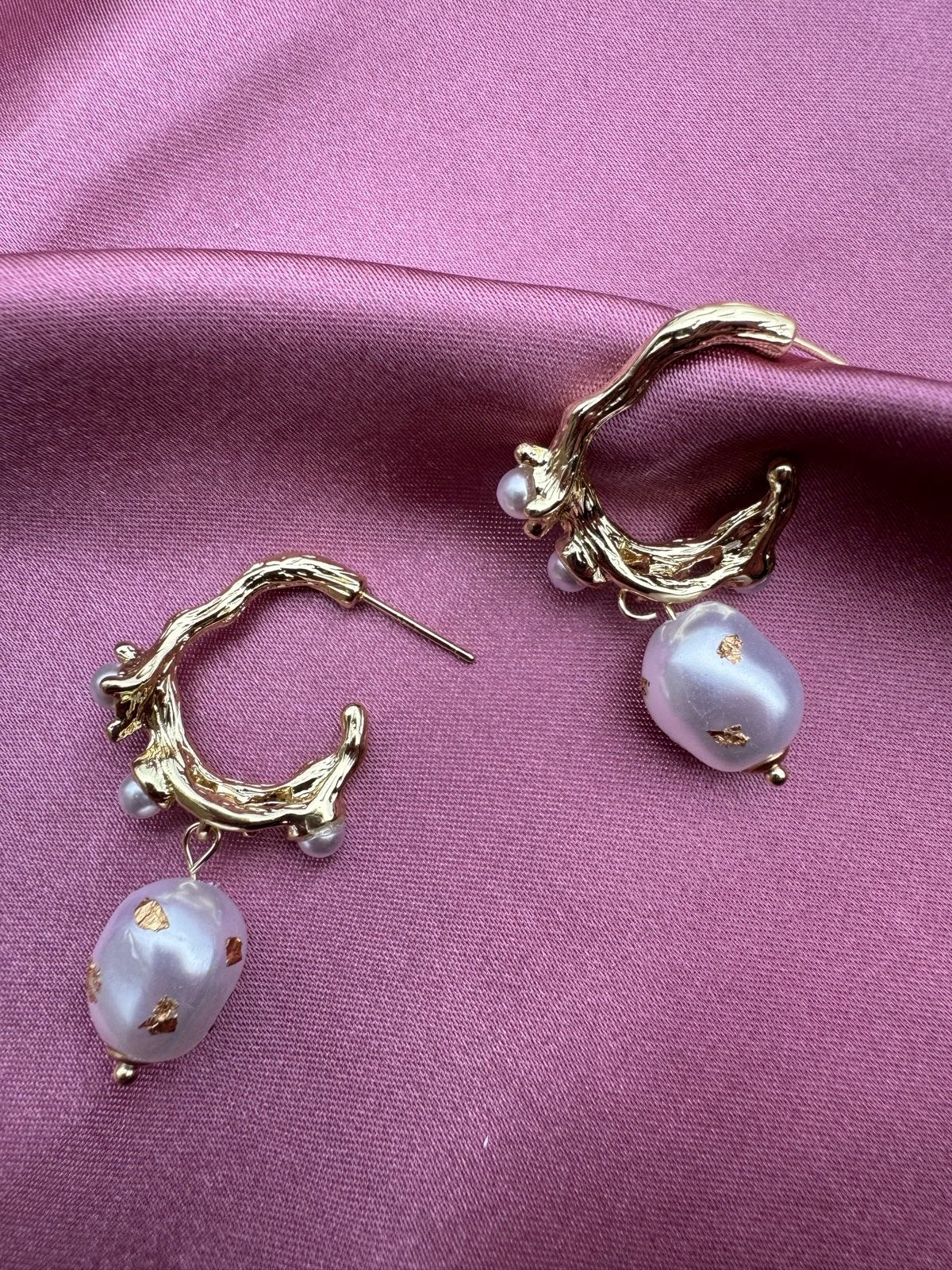 Beautiful electroplated earrings with faux pearl