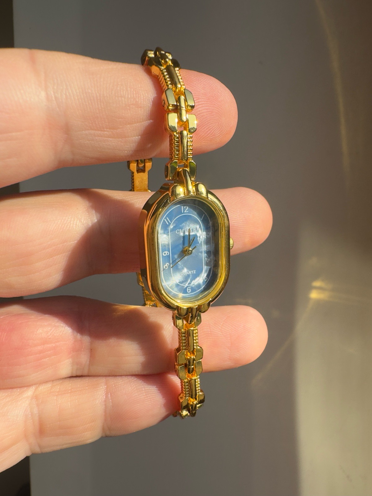 Beautiful watch for ladies blue face