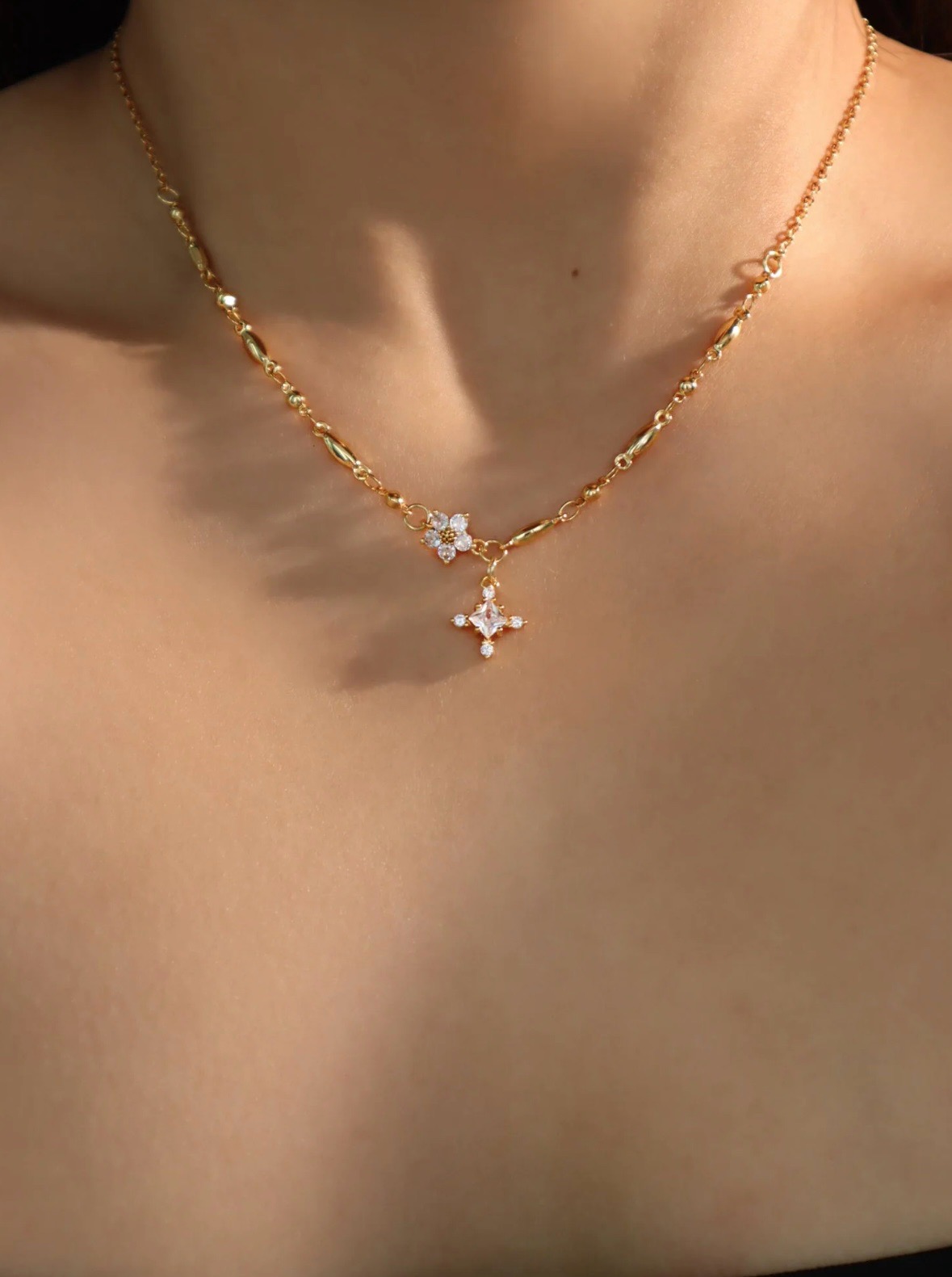 Beautiful 18k gold plated necklace with snowflake pendant