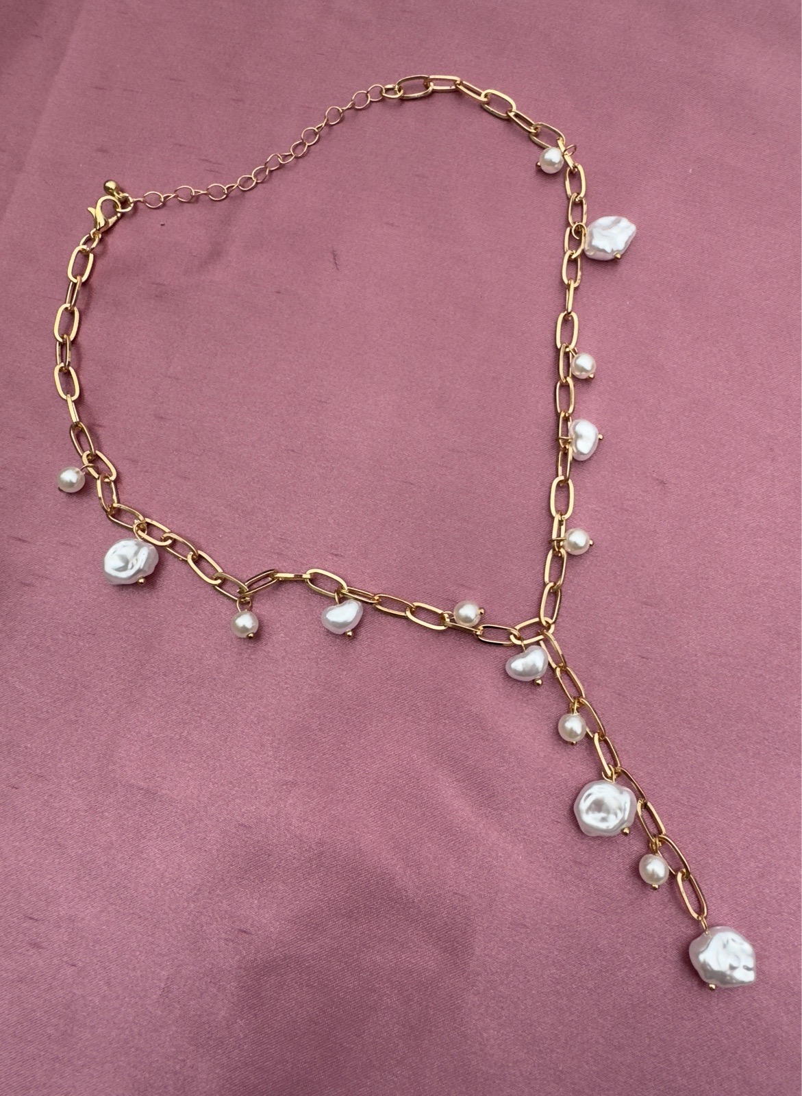 Electroplated chain with faux mother of pearls