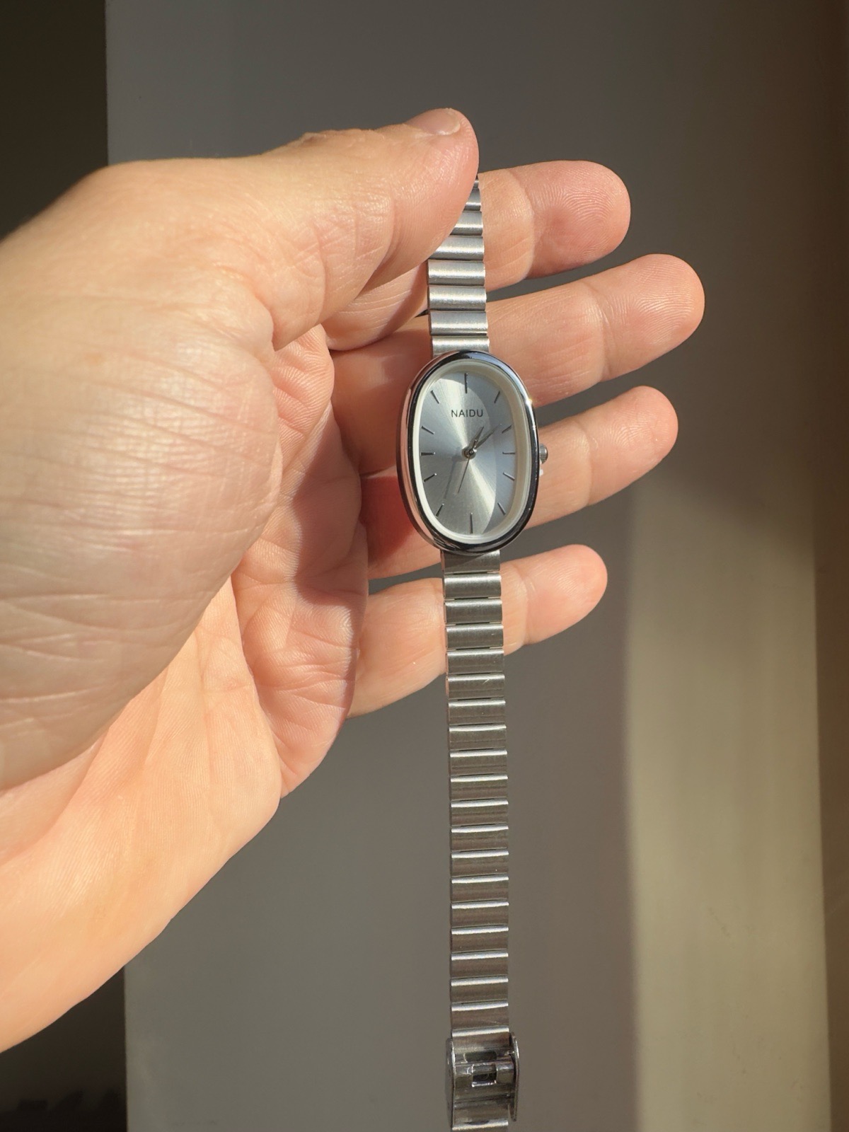Beautiful wrist watch for ladies with silver mesh strap