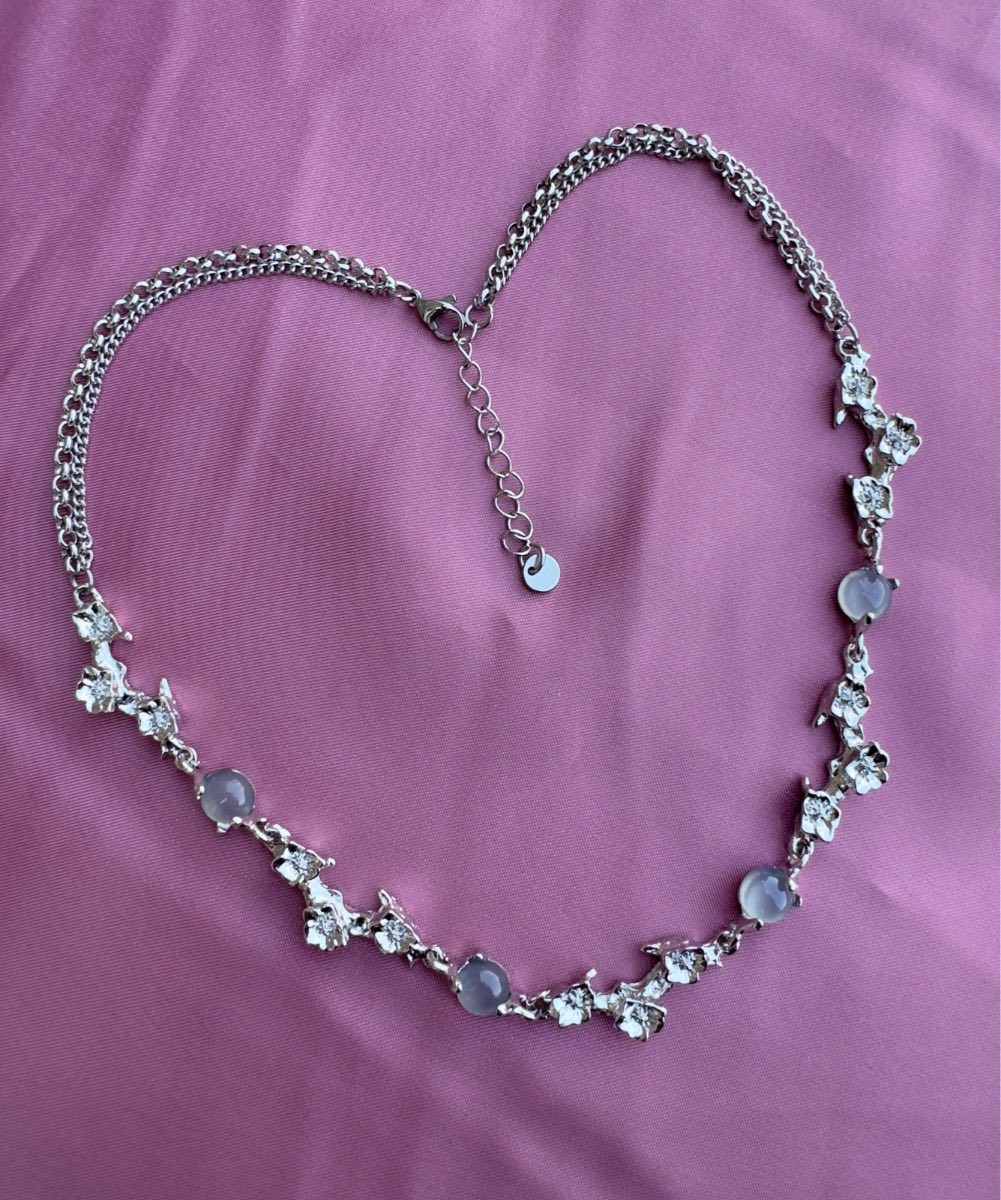 Beautiful stainless steel necklace with opaque moonstones