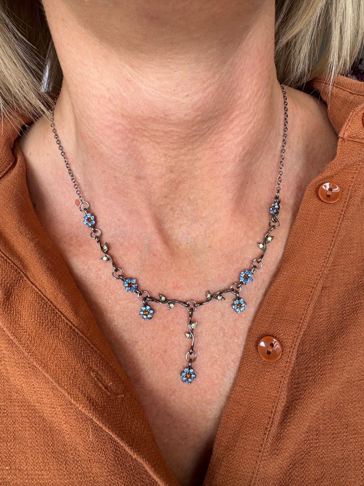 Beautiful necklace with blue roses