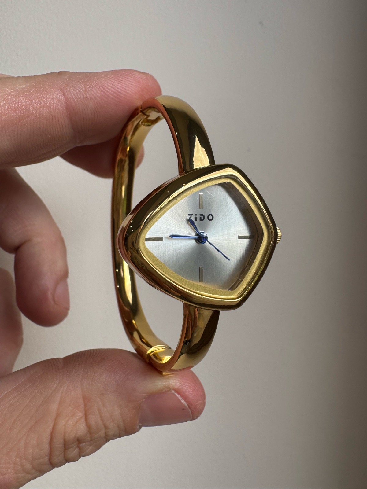 Lovely wrist watch for ladies