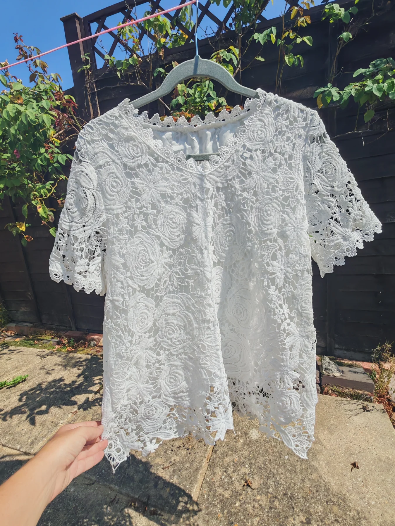 SHEIN White Floral Lace Top Short Sleeve Lined Crochet Style