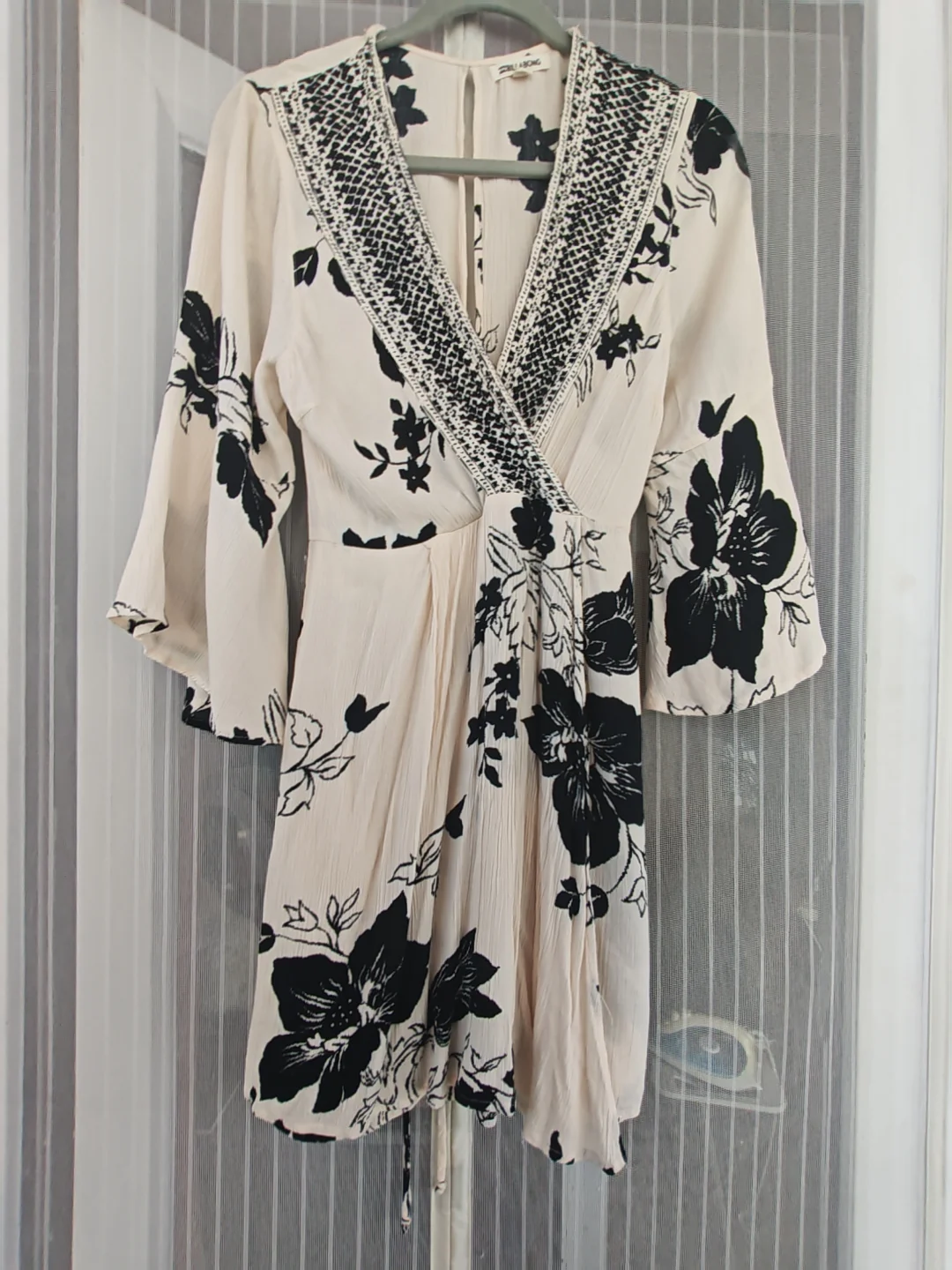 Retro Billabong Black Cream Floral Wrap Dress Boho Long Sleeve V Neck
