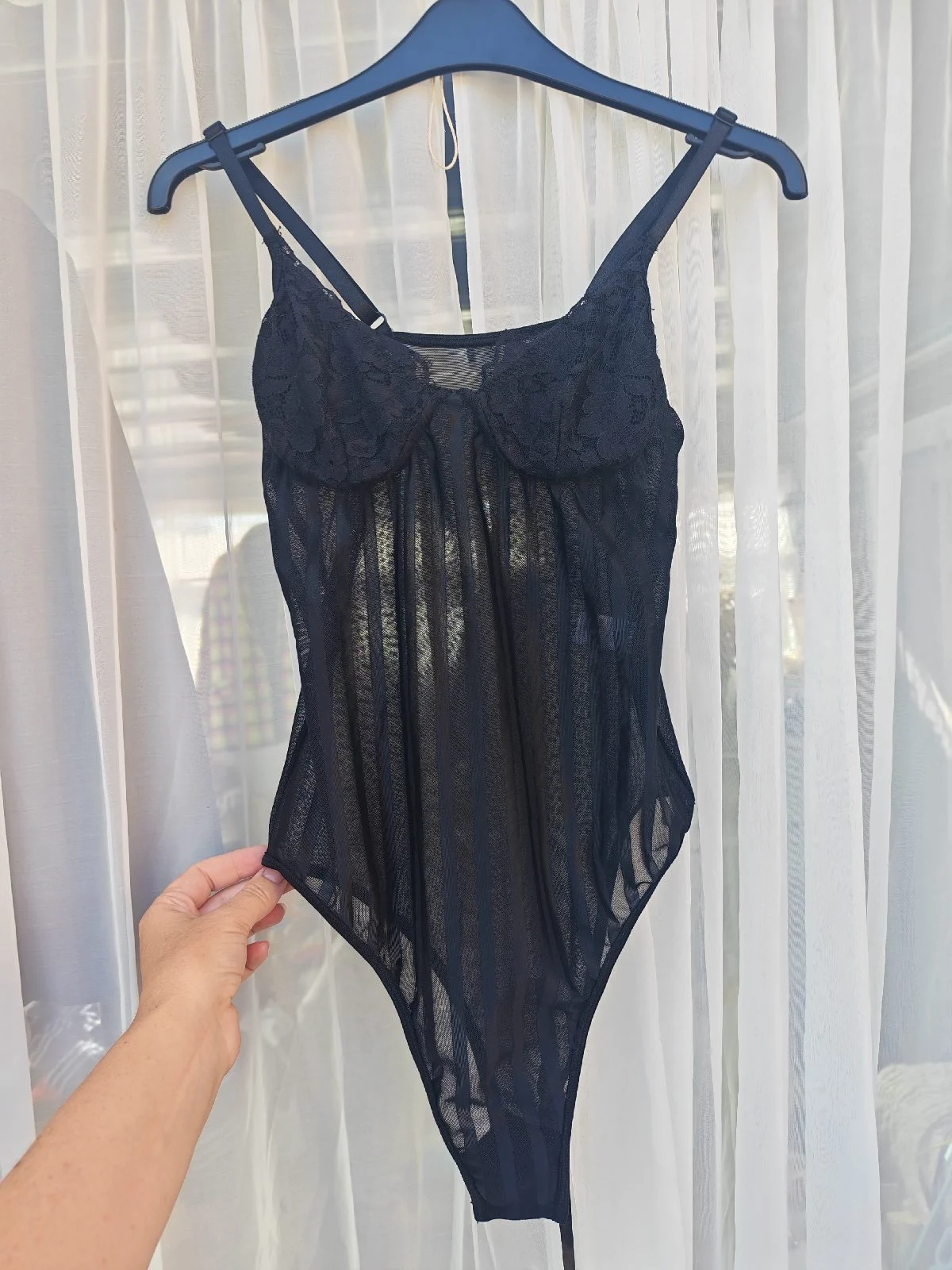 Boohoo Black Lace & Sheer Mesh Bodysuit M Floral Lace Stretch Adjustable Straps