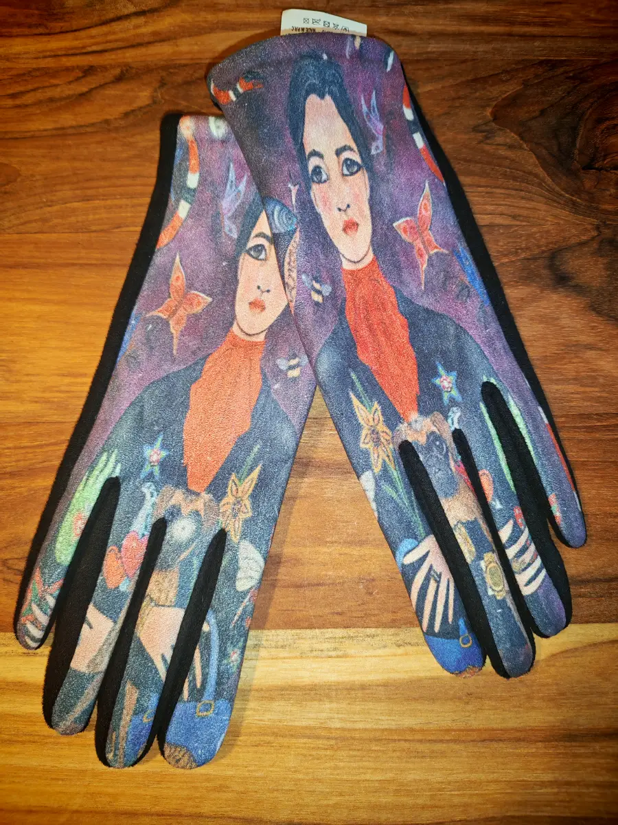 Angelina Art Print Touchscreen Gloves Portrait Design One Size BNWT
