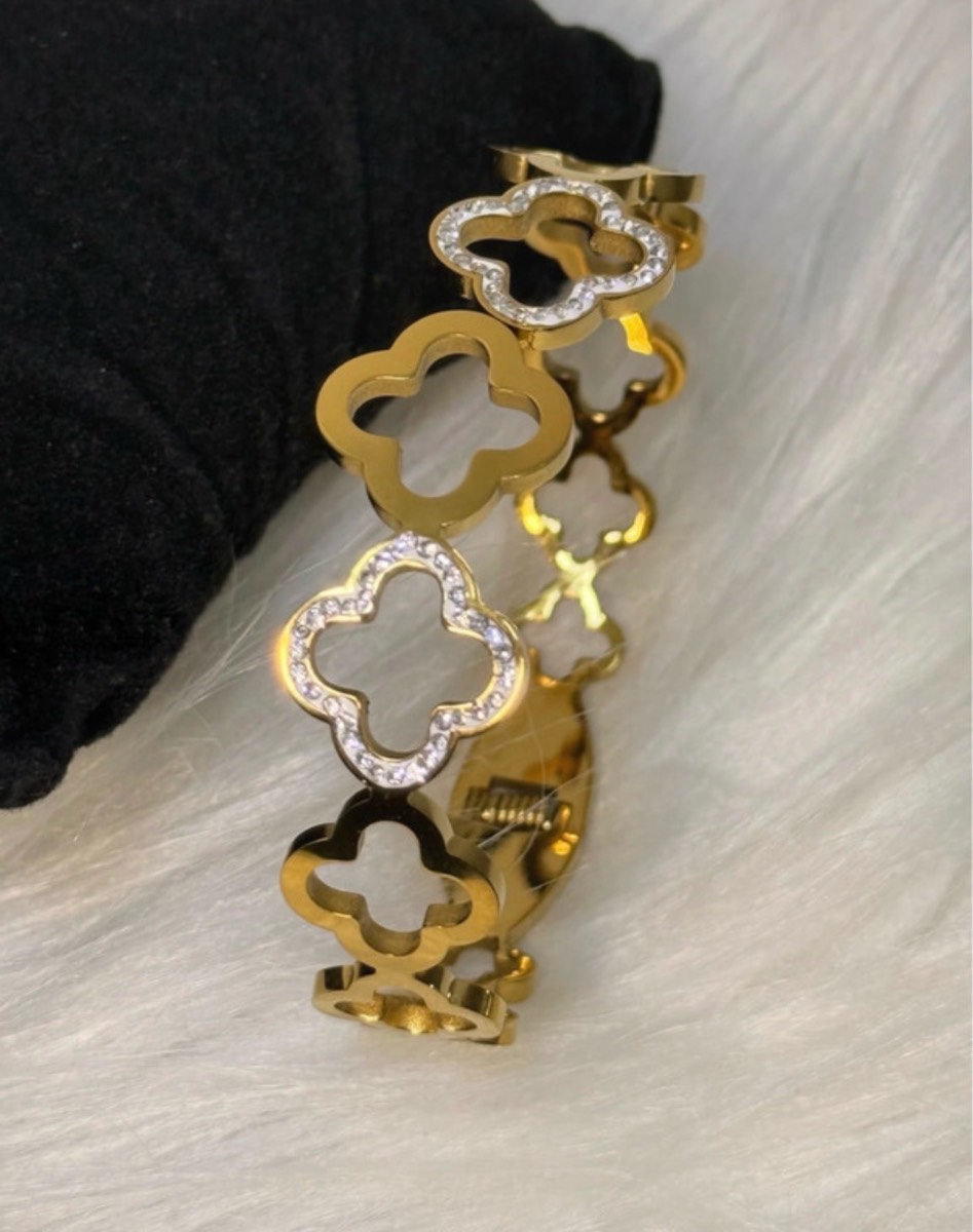 Gold tone bracelet