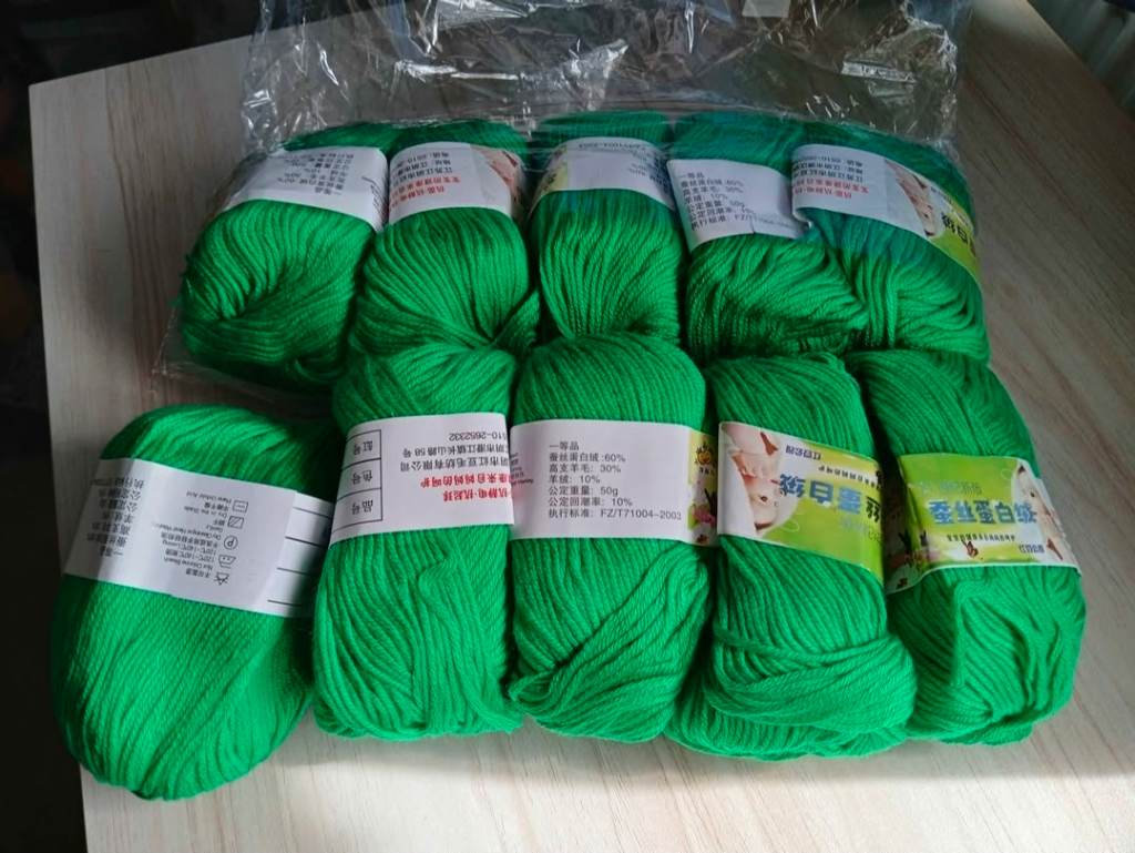 10 x yarn green  wool