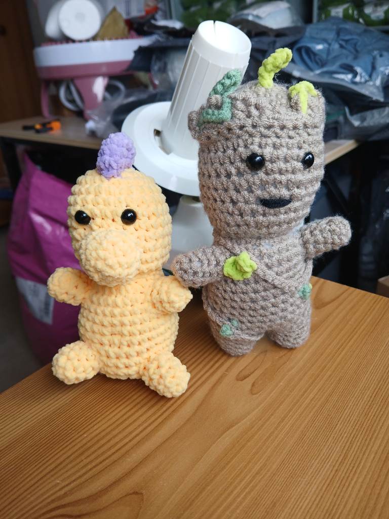 2 x soft toy