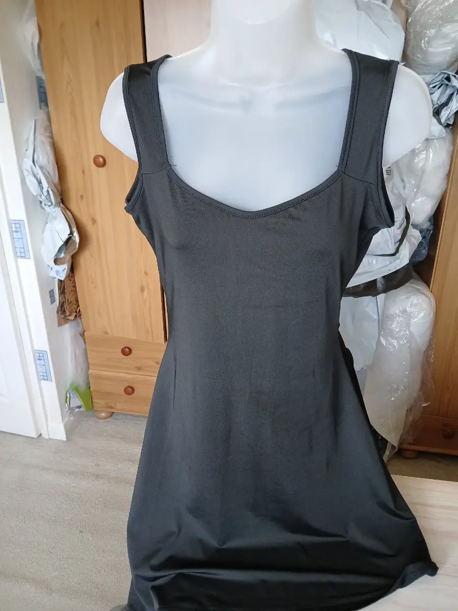 Black sleeveless dress
