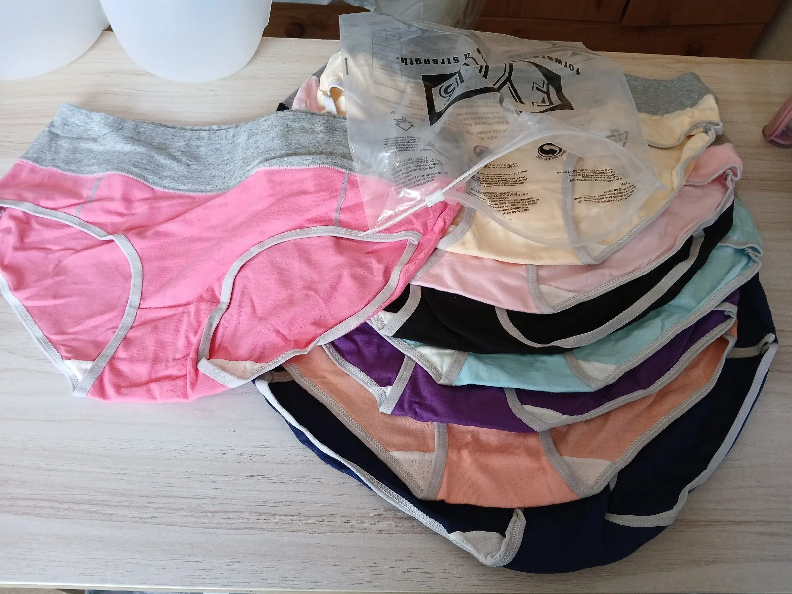 8 x panties knickers in bag