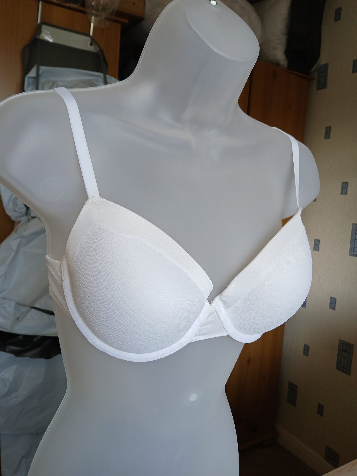 2 x 32D bra