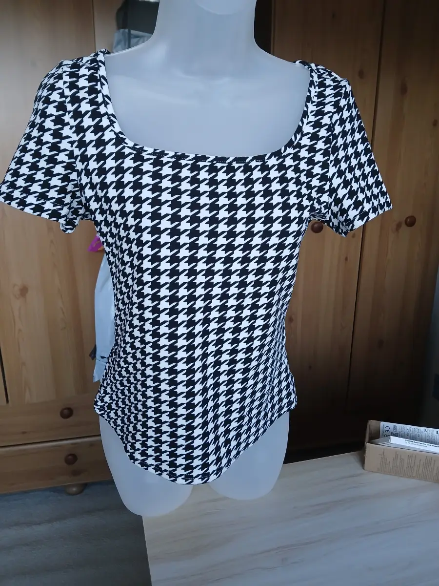 top black white