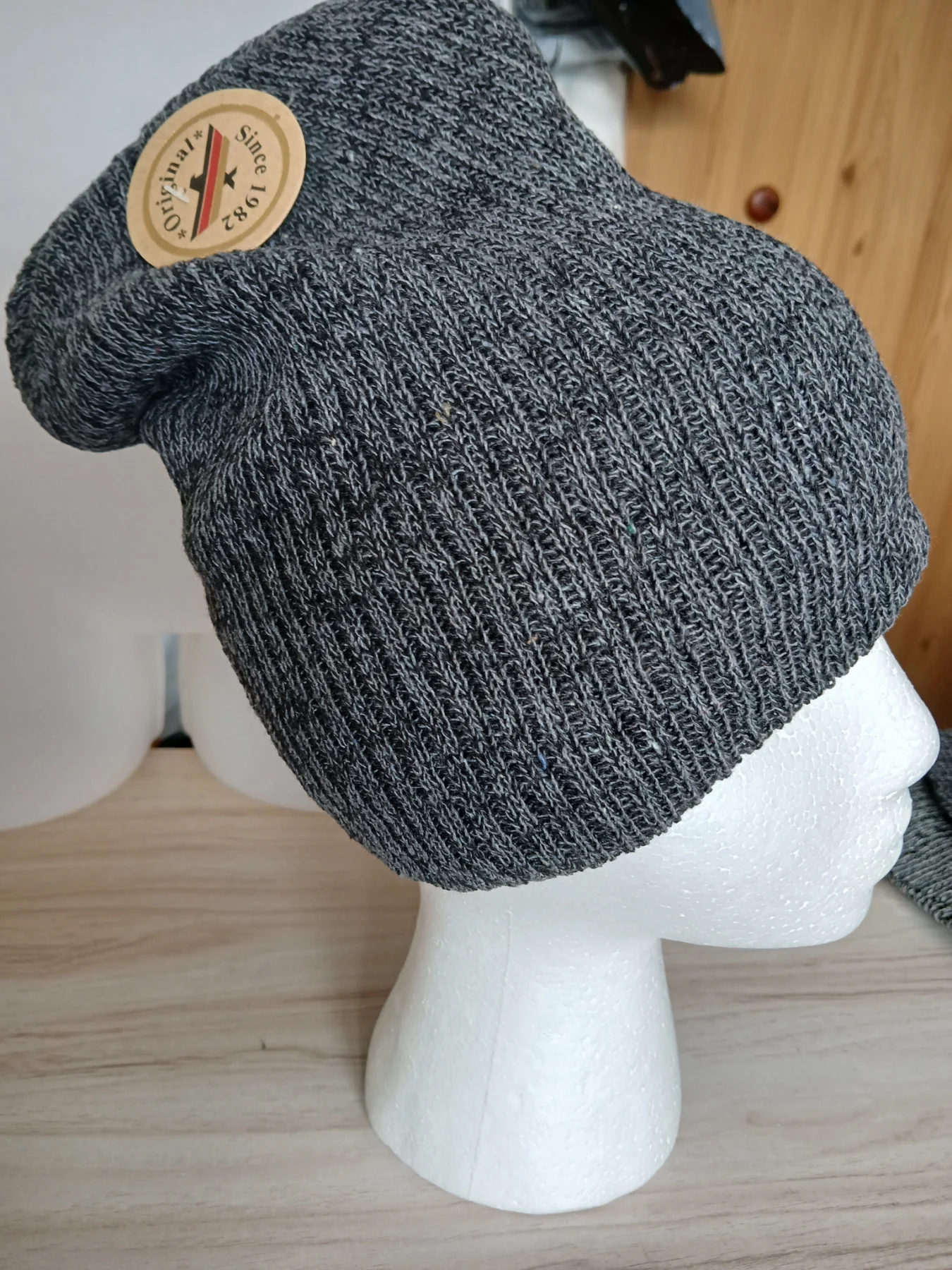 Beanie hat black grey