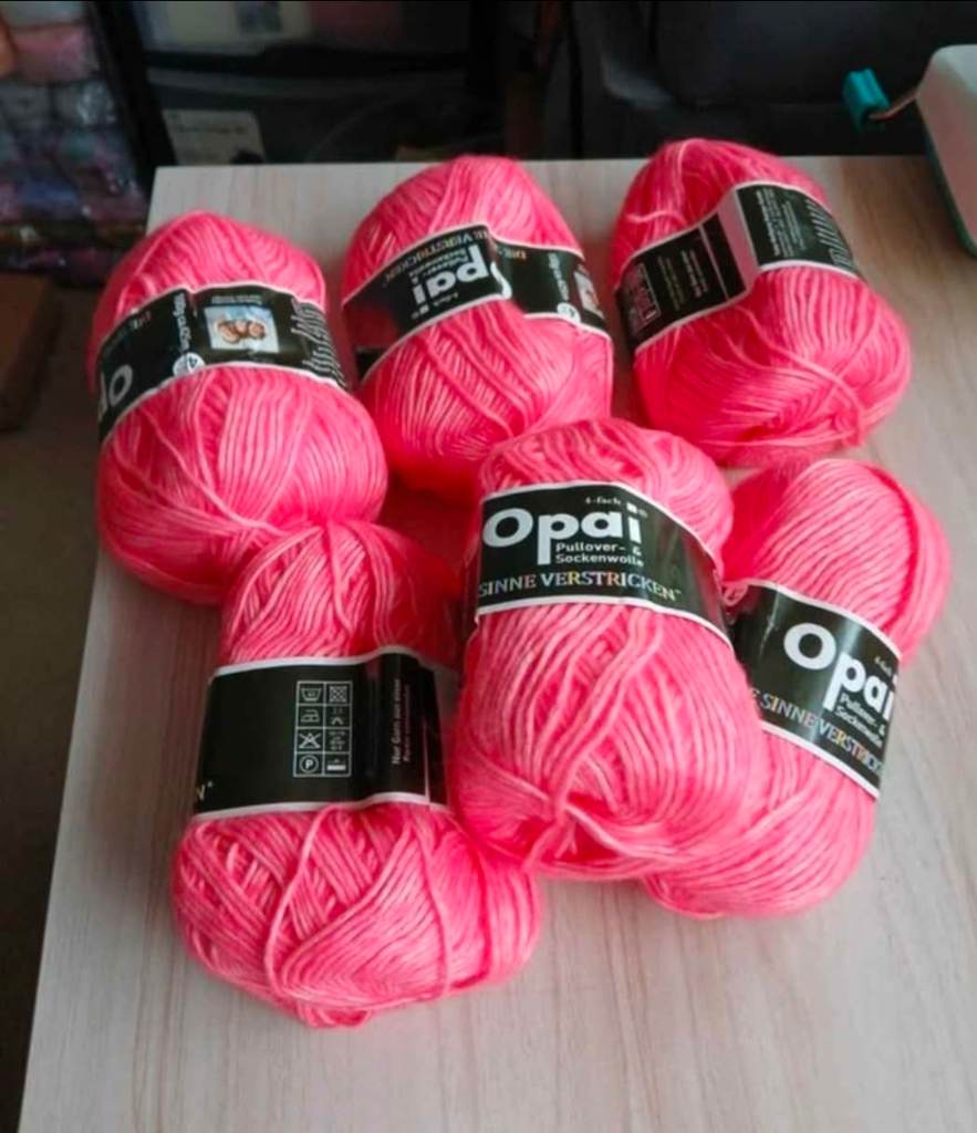 6 x pink wool yarn