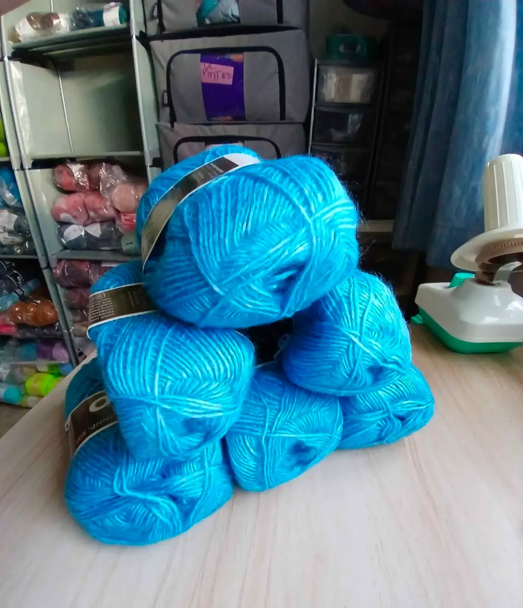 Blue 6 x yarn wool