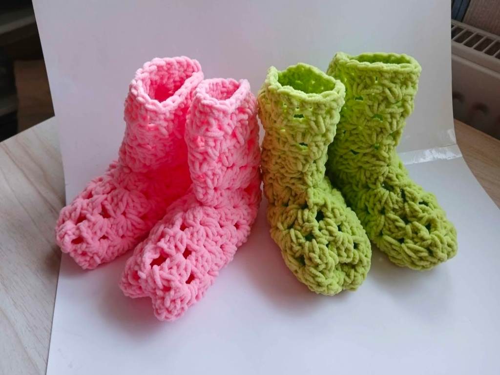 Baby socks pink green