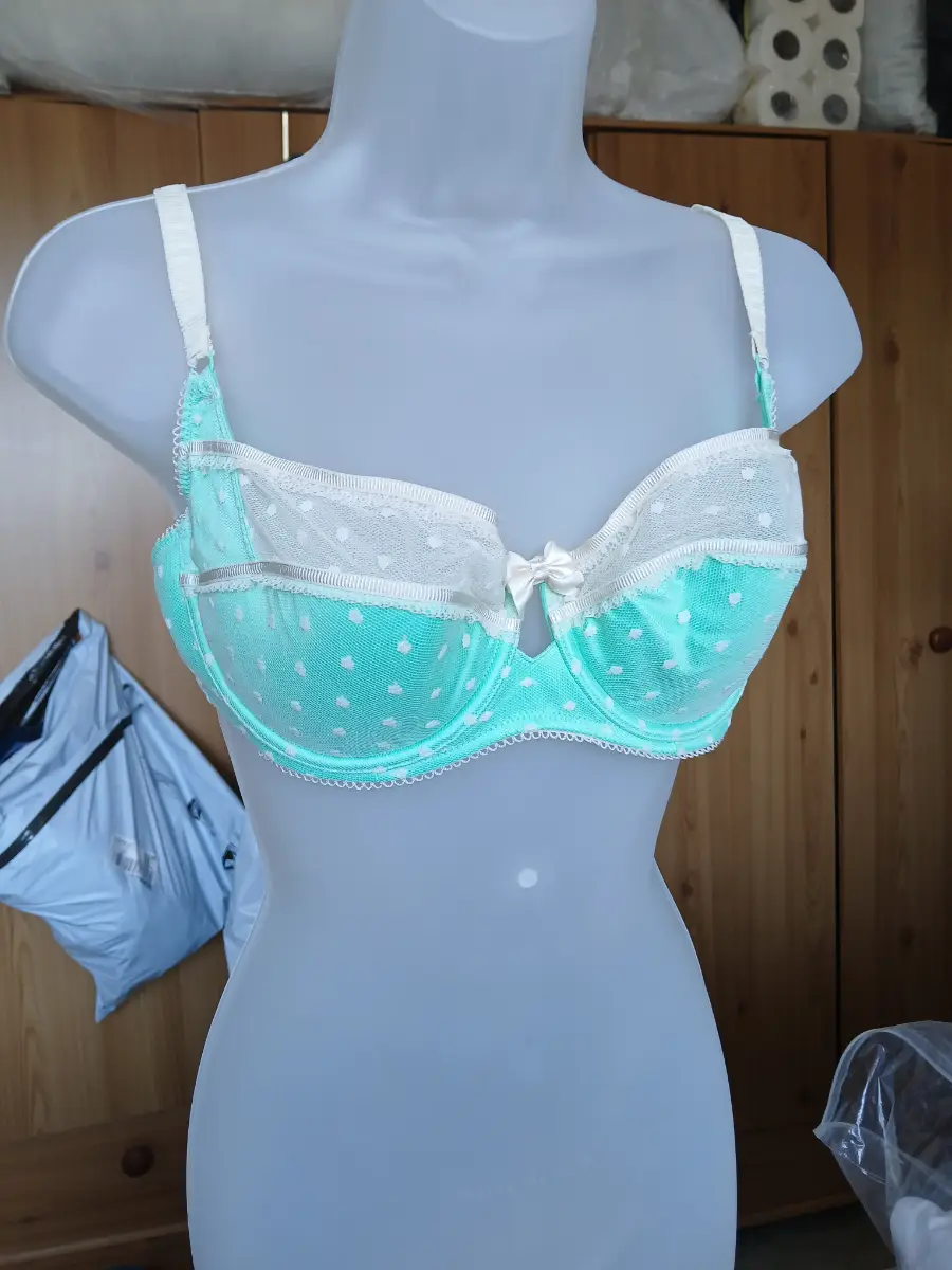 34D bra