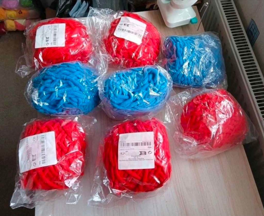 8 x Chunky chenille yarn