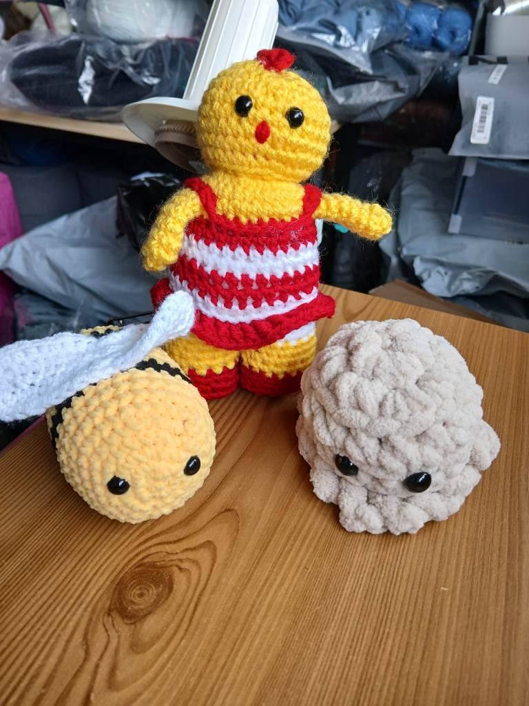 3 x soft toy