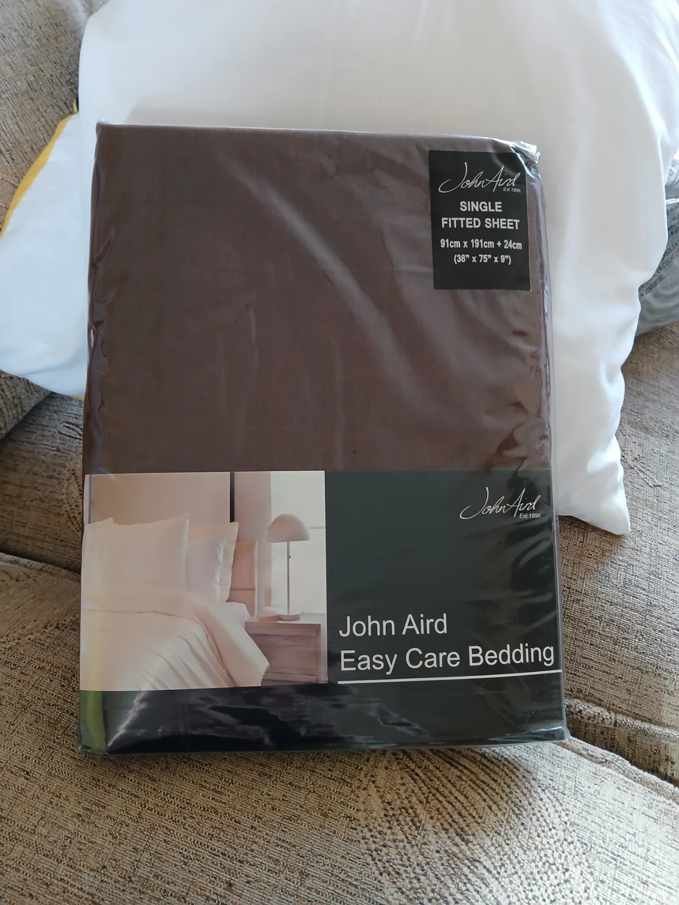 Single fitted sheet bedding