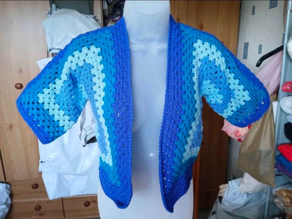 Hexagon cardigan crochet blue