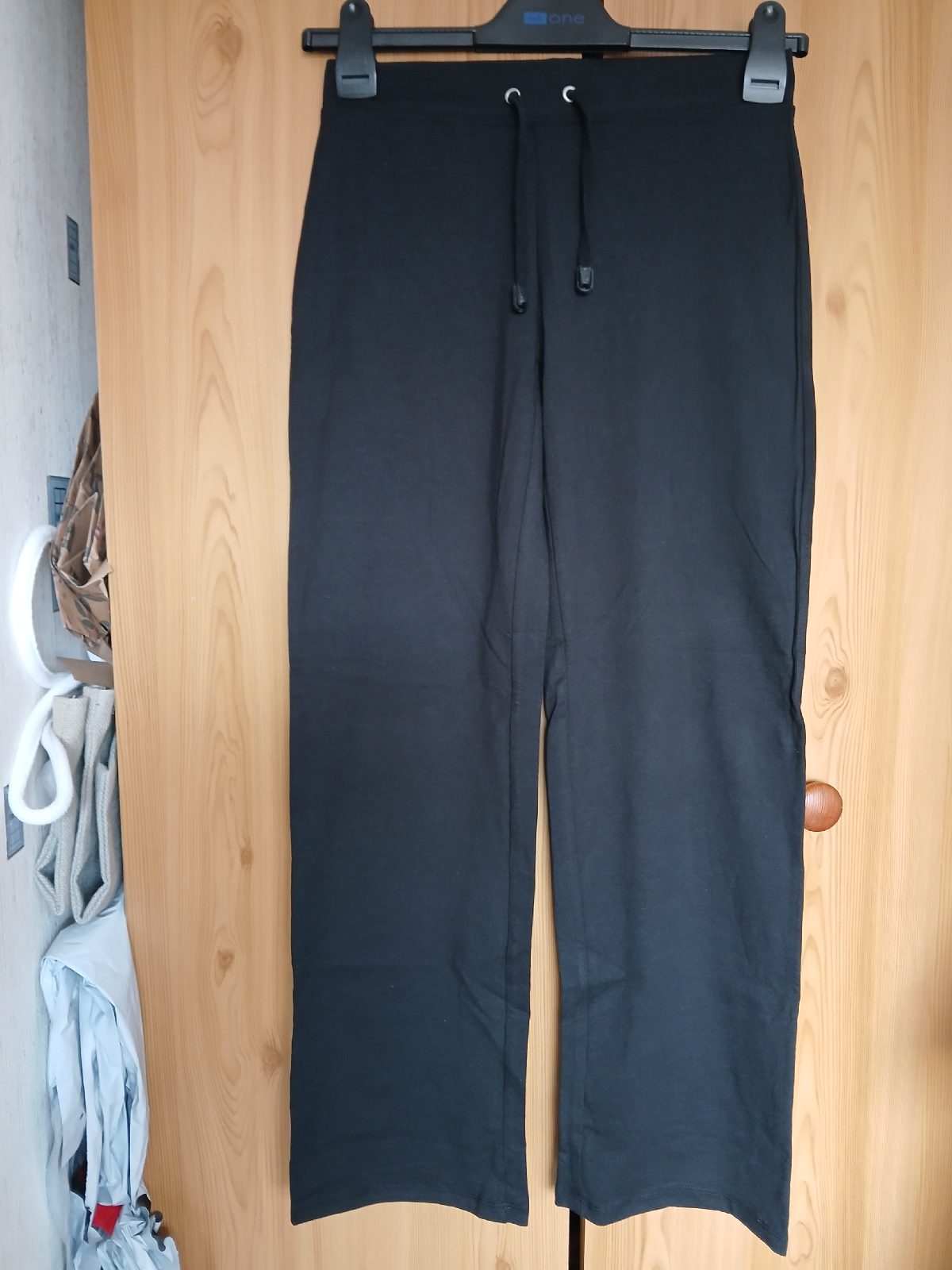 2 x joggers