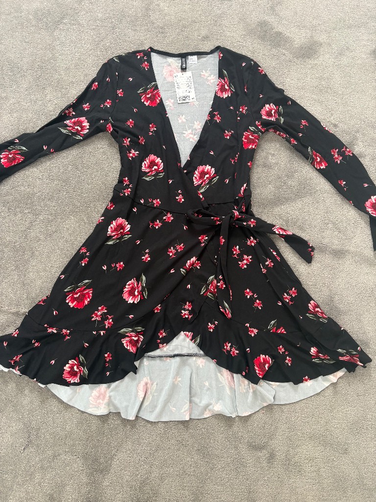 H&M Women’s Black Floral Print Frill Hem Wrap Dress Size 10 BNWT