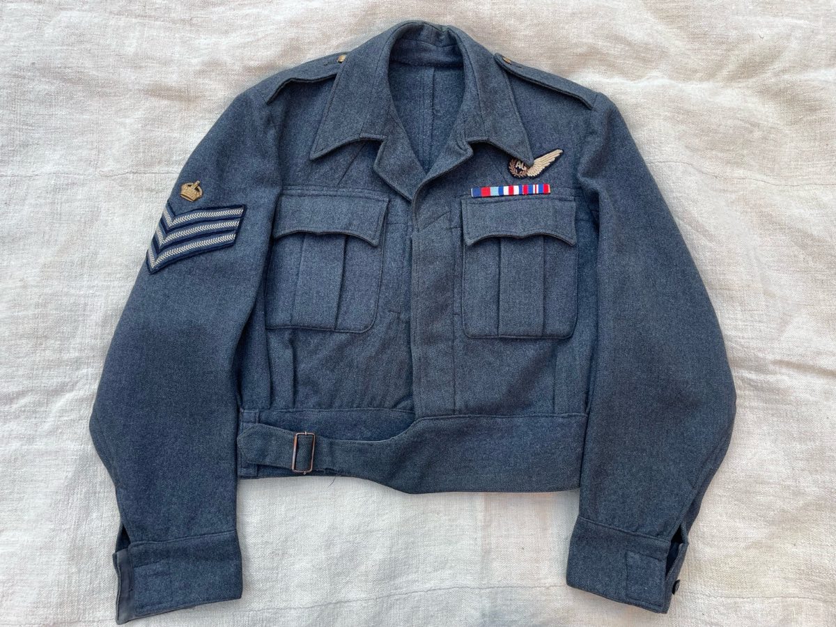 WW2 1945 Dated Royal Air Force Sergeant Air Gunner BD / Battledress Blouse. 7.
