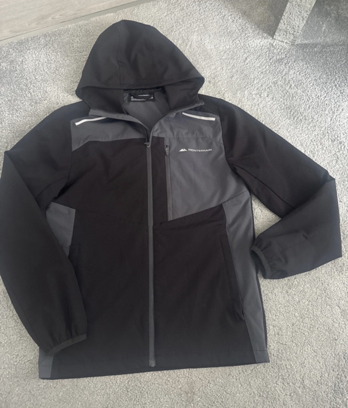 Monterrain wind jacket medium boys