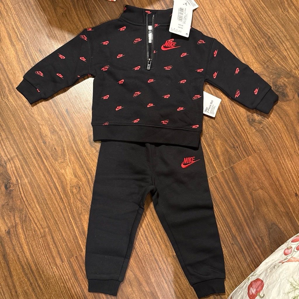 Babies black/red tracksuit BNWT